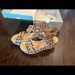 platform sandal with real horse hair